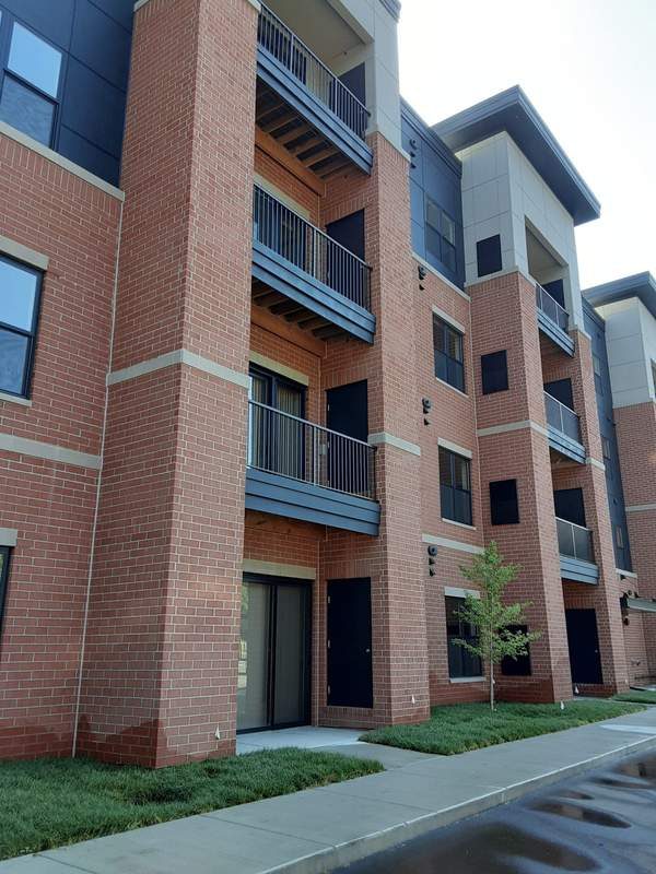 Custom aluminum ACR4500 balcony railings on multifamily development